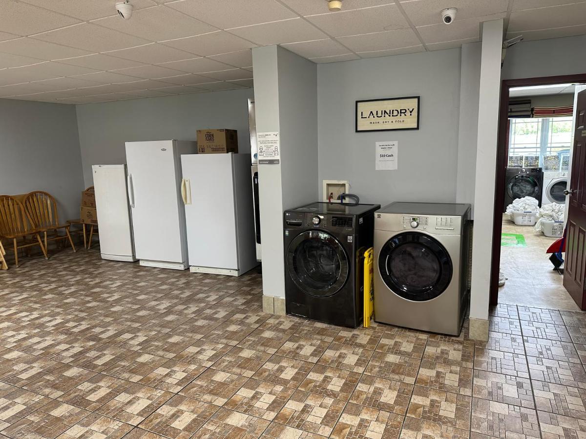 Travellers Inn Fredericton Nb Waasis エクステリア 写真
