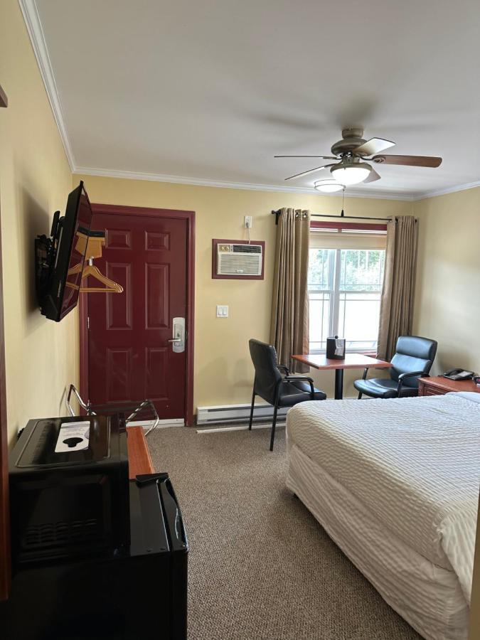 Travellers Inn Fredericton Nb Waasis エクステリア 写真