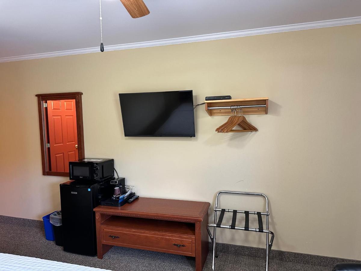 Travellers Inn Fredericton Nb Waasis エクステリア 写真