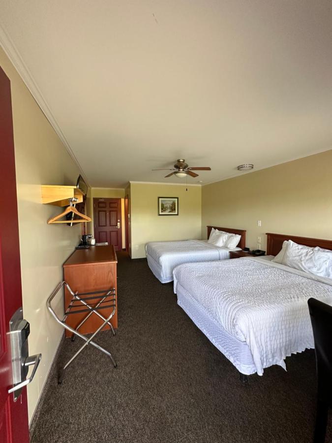 Travellers Inn Fredericton Nb Waasis エクステリア 写真
