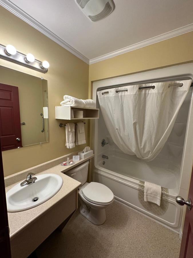 Travellers Inn Fredericton Nb Waasis エクステリア 写真